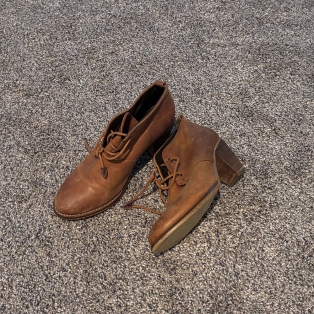 Steve Madden Brown Camel leather booties lace up ankle boots